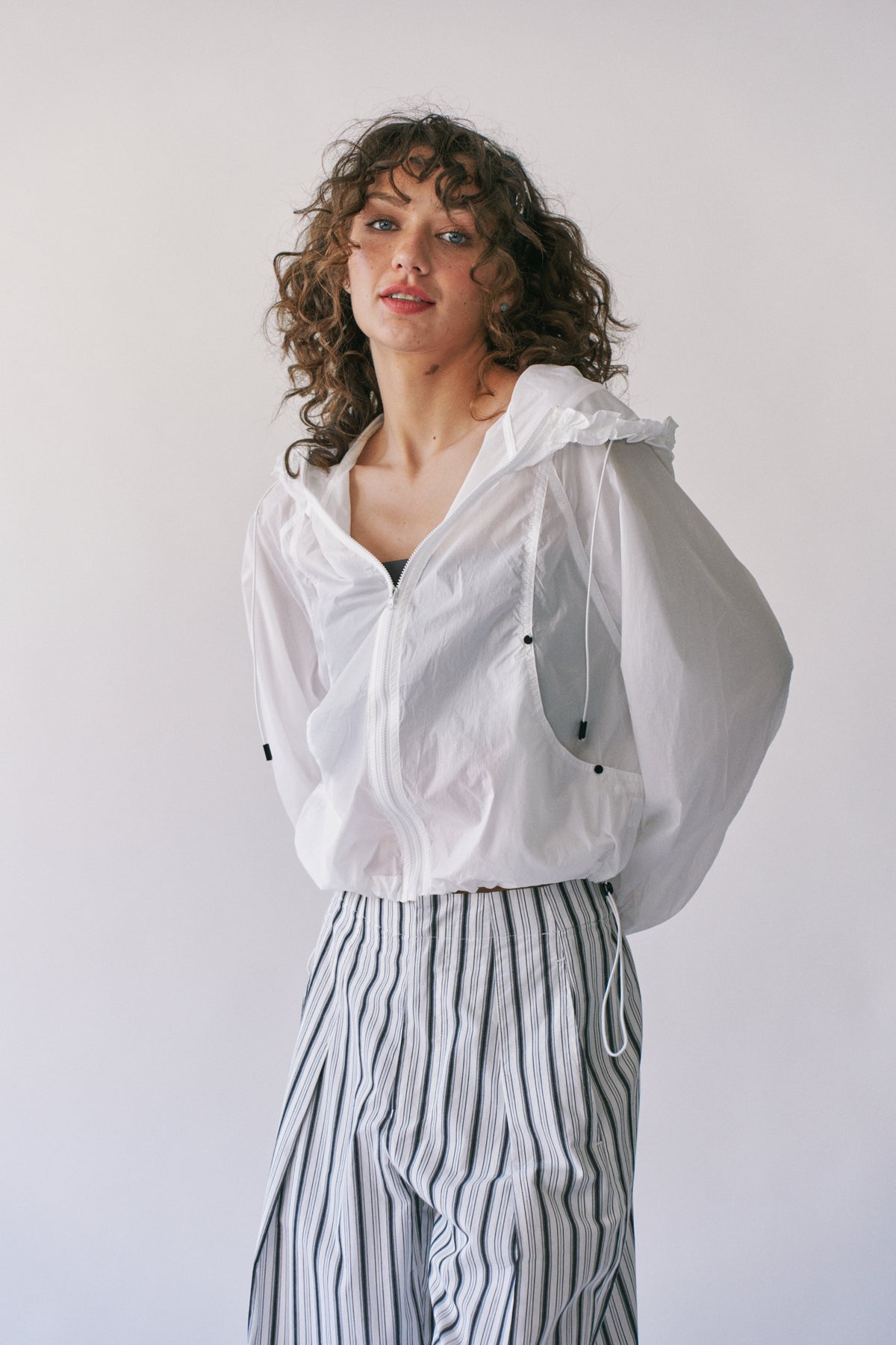 AVA LIGHTWEIGHT WINDBREAKER