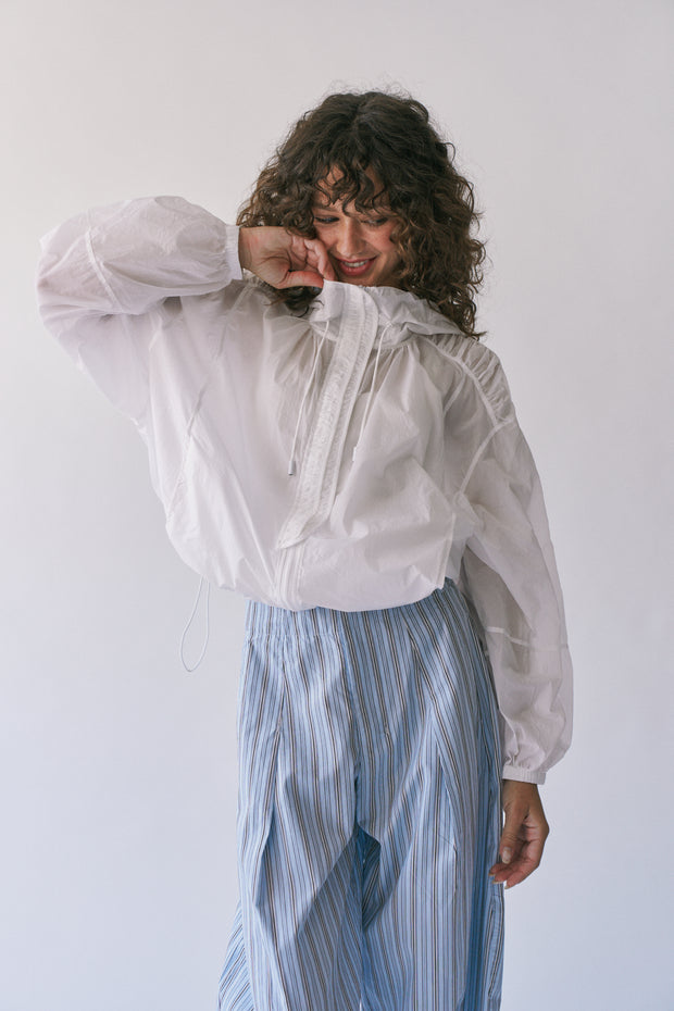 CLARA SHIRRED WINDBREAKER